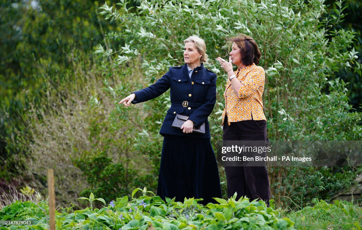 The Duchess Of Edinburgh speaks with head gardener Sarah Mead during her visit to Yeo Valley Farm in Blagdon today.

📸 Chris Jackson