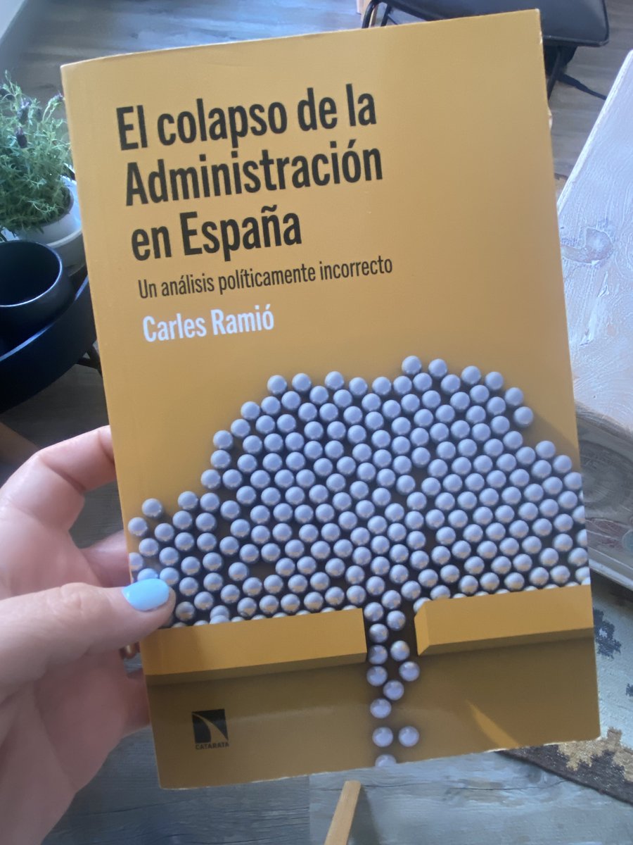 📚Me lo voy a devorar como el pan 🥖caliente‼️ ✍️ @CarlesRamio 🏦 @CatarataLibros #administraciónpública