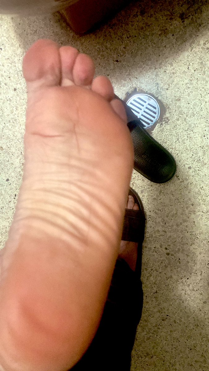 manfootfresh's tweet photo. #malebarefeet #menfeet
#menfeetsole #piesmasculinos
#piesdehombres #gayfeet #maletoes https://t.co/gEZOT49Tq8
