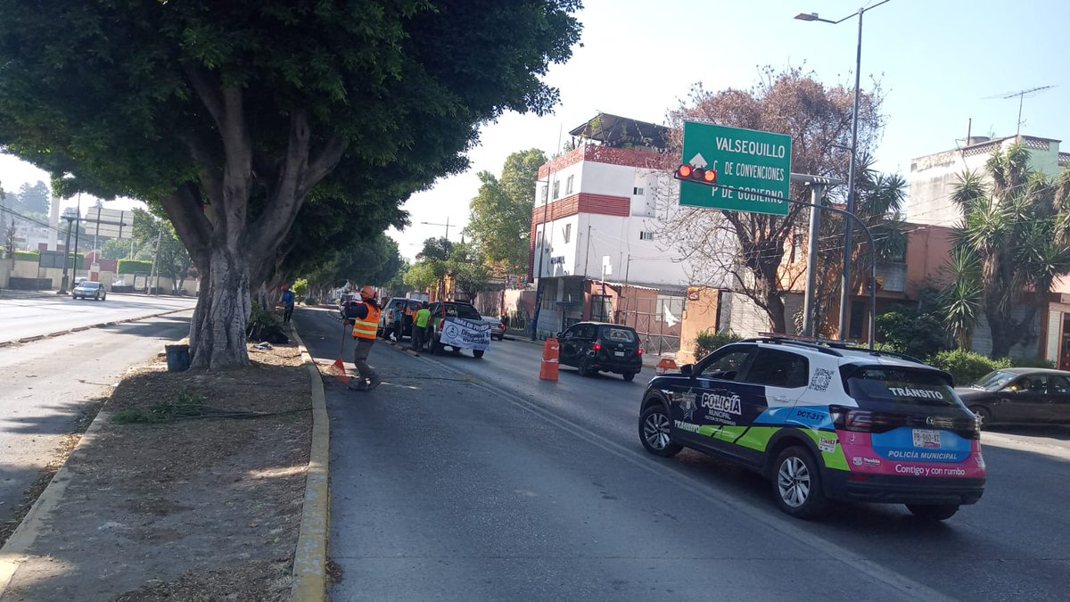 🚨 | Tómalo en cuenta, se realiza reducción de carril en: 📍 Bulevar 5 de Mayo y 2 Norte. Maneja con cuidado. 🚓