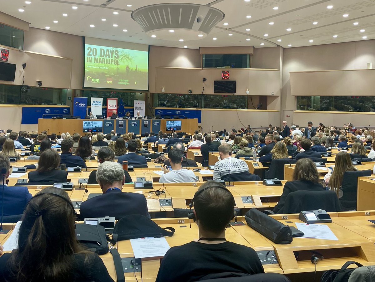 Full room at the screening of „20 Days in Mariupol” in European Parliament today. „Ukraine has many friends. We will never allow that it is obershodowed by other items on European agenda. We will stand with Ukraine until its victory” -⁦ says <a href="/Kalniete/">Sandra Kalniete</a>⁩, the co-organiser