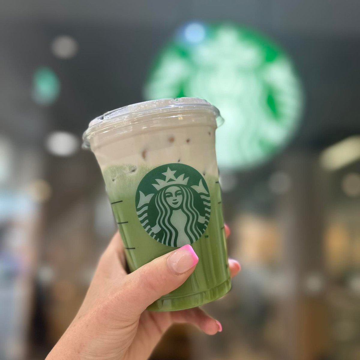 Refreshing vibes with every sip of @starbucks iced strawberry matcha latte! 🍓💚 #SpringSips #Starbucks #doncaster #frenchgate