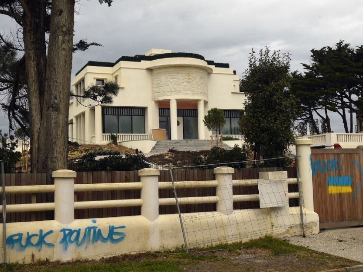 Court in France arrests the villa of Putin's ex-wife The court in France arrested the villa of Vladimir Putin's ex-wife Lyudmila Ocheretnaya. The decision was taken on December 6, 2023, writes Schallenges. It is about 450-meter villa 'Suzanne', located near Biarritz, in the…