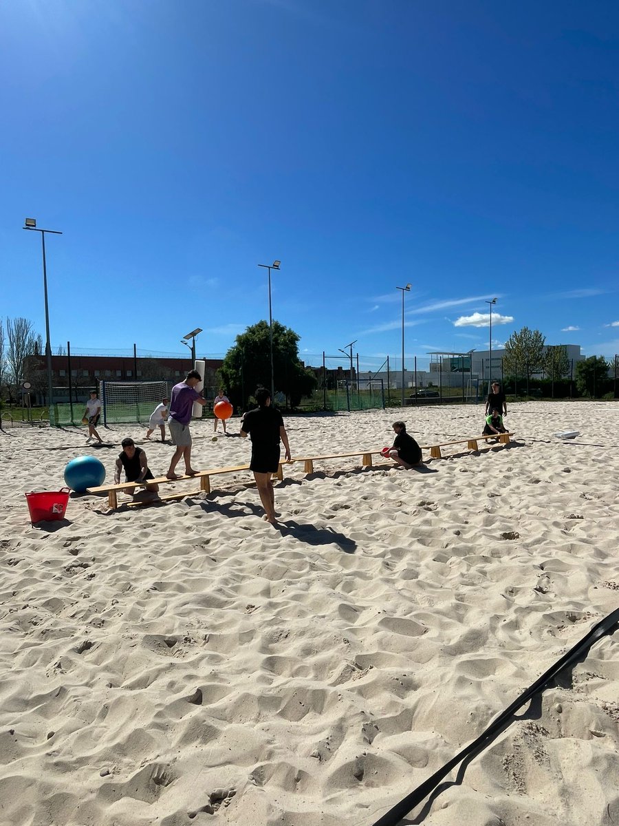 La semana pasada estudiantes de la asignatura de Innovación Educativa de la Enseñanza de la Educación Física y el Deporte organizaron jornadas deportivas a la materia transversal Deporte y Actividad Física Para Toda La Vida por el Día Mundial de la Actividad Física (6 de abril)