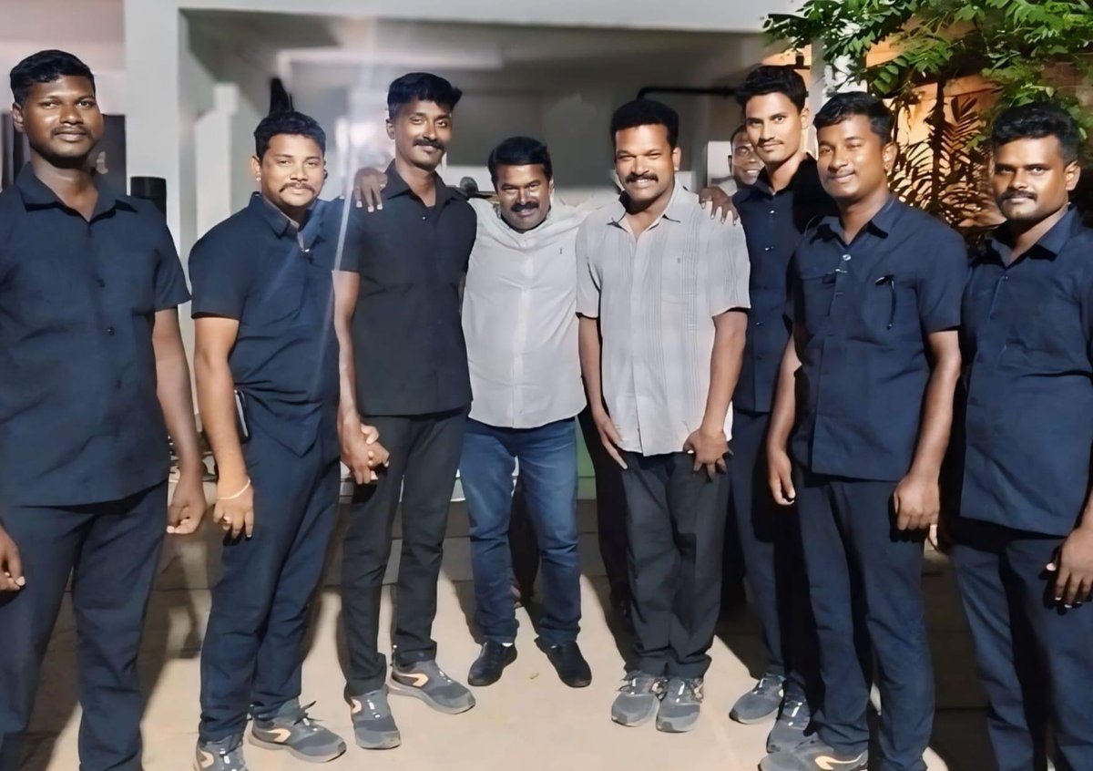 selvinnellai87's tweet photo. பரப்புரையில் அண்ணன் பாதுகாப்புக்கு அரணாக இருக்கும் உறவுகள் ❣️ https://t.co/oyDmTbgwxw