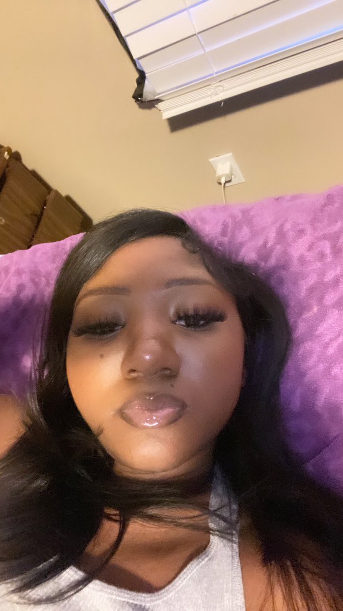justkaeeeeee's tweet photo. Obsessed with my face https://t.co/tOBxUcc4x2