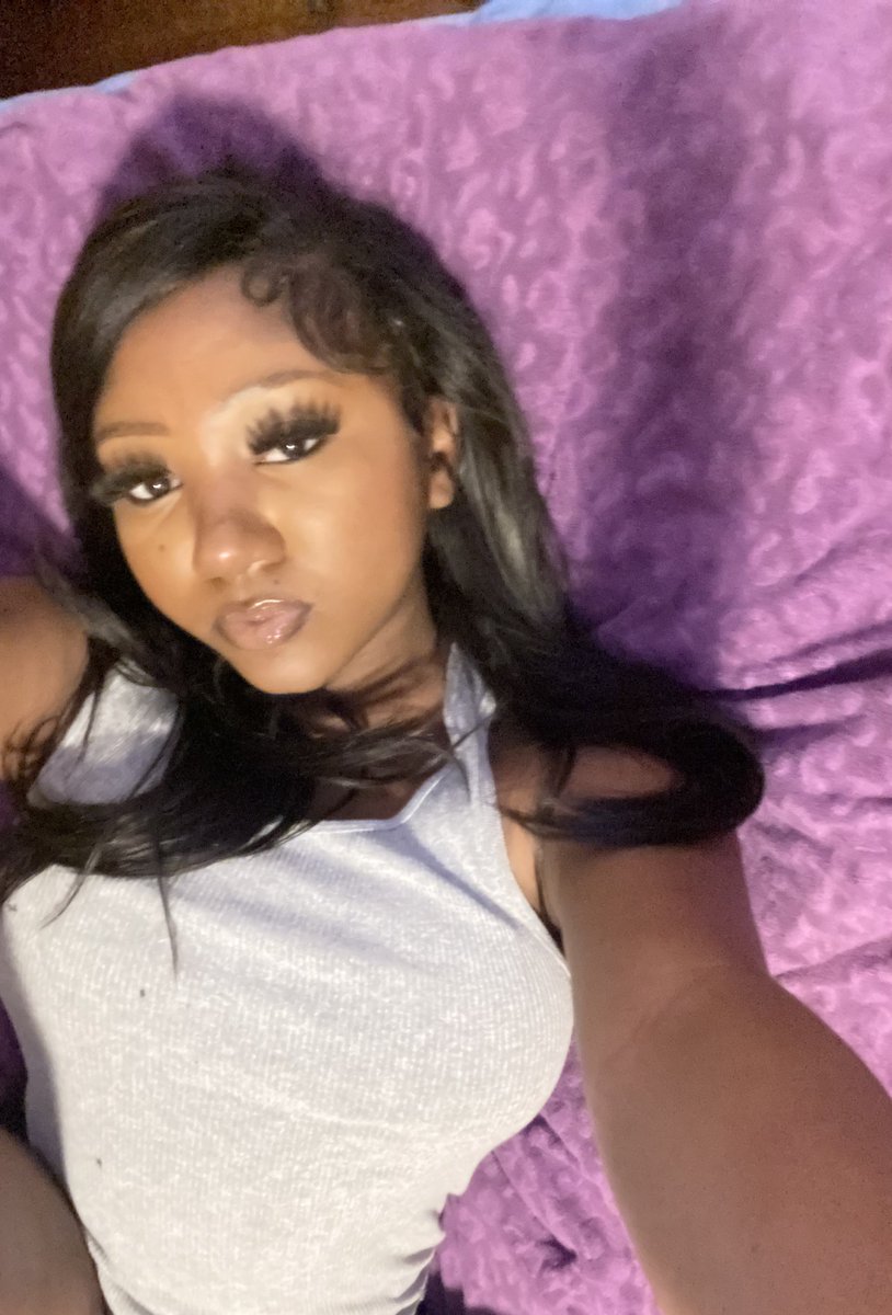 justkaeeeeee's tweet photo. Obsessed with my face https://t.co/tOBxUcc4x2