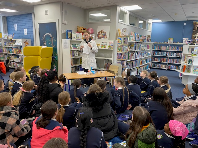 Fermoy’s Presentation Primary School were treated to an Anyone4Science workshop this morning in #Fermoylibrary for Tech week where they learnt how to make a coding bracelet of their name with Cian O'Rathaille.