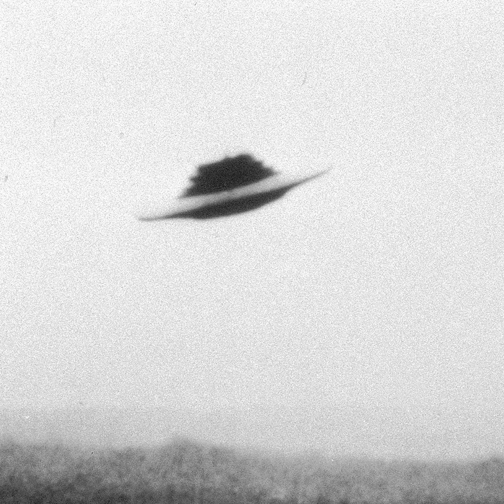 HollywoodHandle's tweet photo. Steven Spielberg’s next film is reportedly set to be a UFO film based on his own original idea. 

David Koepp is writing the screenplay.

(Via: @Variety) https://t.co/oTjmTV9pQ4