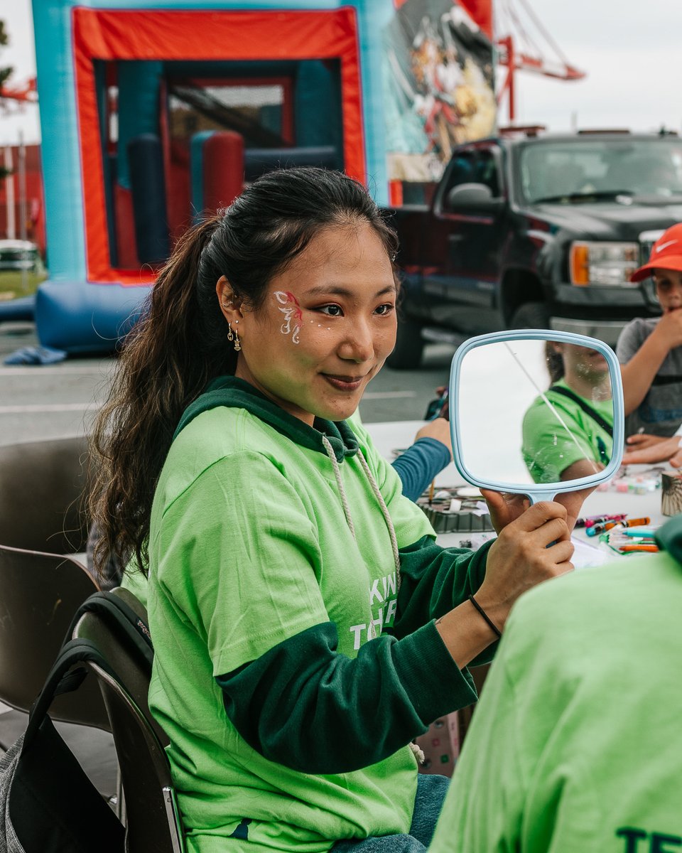 TerryFoxCanada's tweet photo. Thank you to our amazing community of volunteers who help continue Terry's dream of a world without cancer each year #NoMatterWhat. You truly are the heartbeat of the Terry Fox Foundation. ❤️

#NationalVolunteerWeek #TerryFoxRun https://t.co/70NOyq54u1