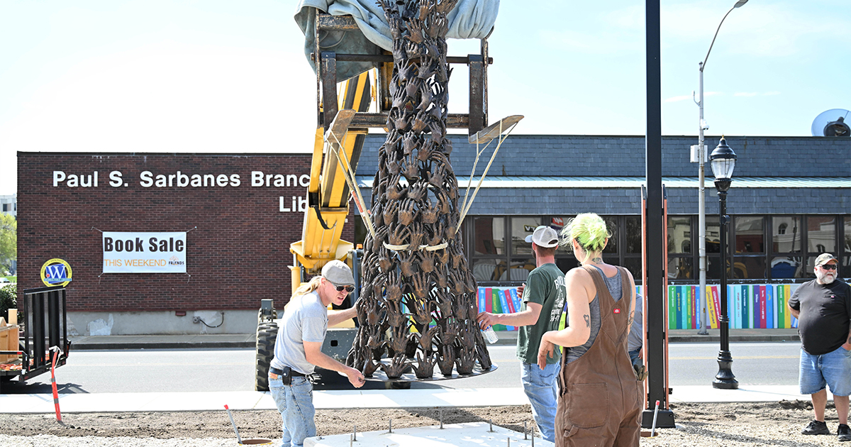 🎨✨Bill Wolff, current chair of SU's Art Department, crafted his latest sculpture, 'All Together,' using casts of hands from our vibrant Salisbury community. This stunning piece is now gracing the new Unity Square in downtown Salisbury! Read more: bit.ly/3Q5iPBO