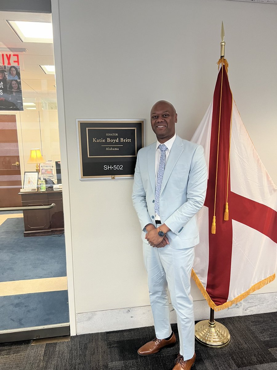 Had a great meeting with Senator Britt discussing reentry programs in Alabama, Second Chance Act funding, and reauthorization. @DirctorCamWard #secondchancemonth