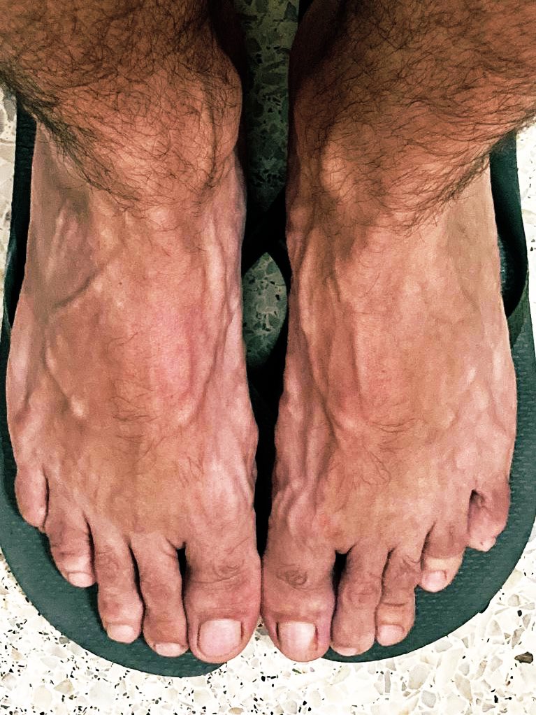 manfootfresh's tweet photo. #malebarefeet #menfeet
#menfeetsole #piesmasculinos
#piesdehombres #gayfeet #maletoes https://t.co/csYaa2XPbe