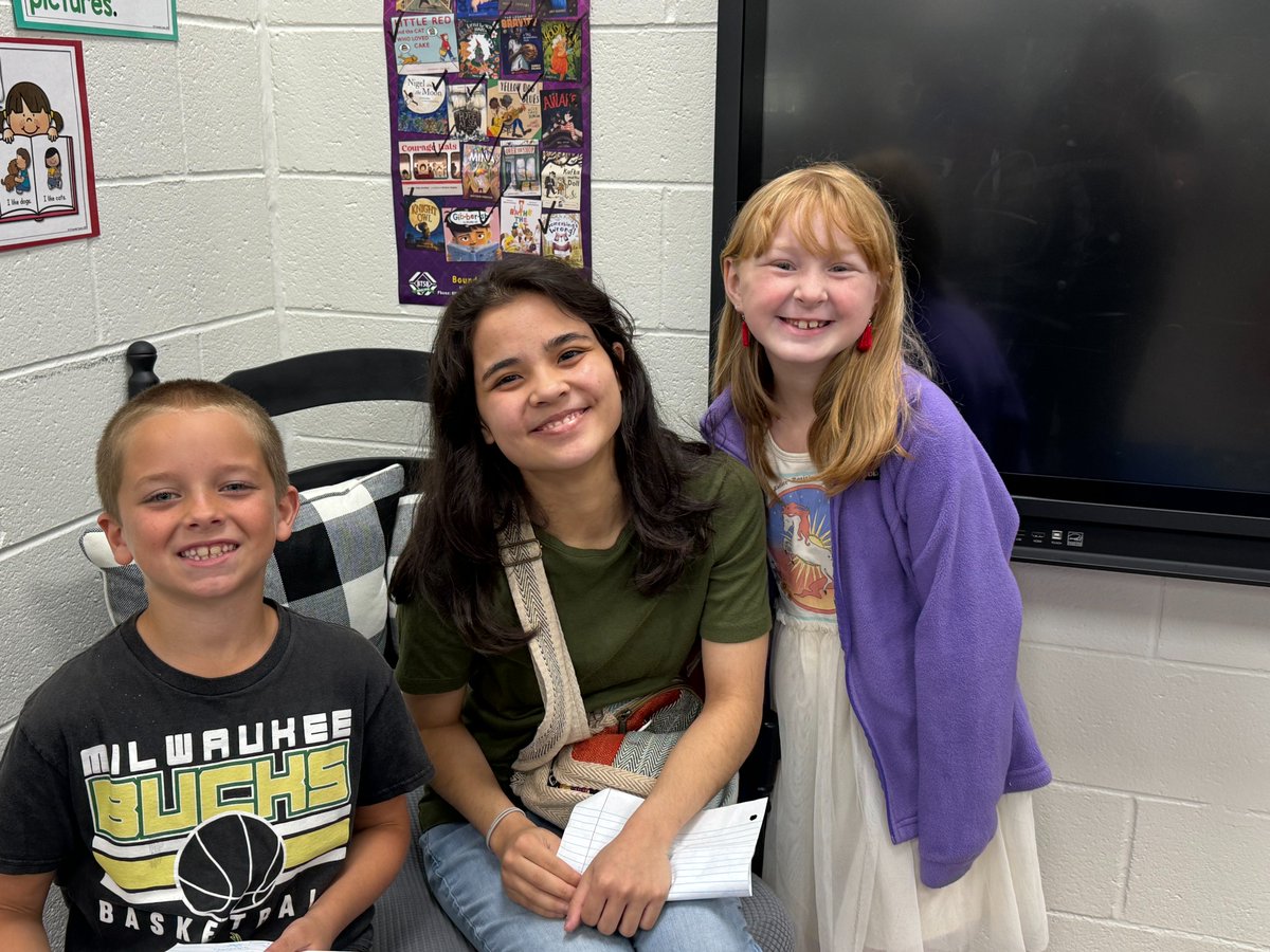 What a SWEET surprise for our 2nd graders!!! They got a visit from their pen pals from the Cherokee National English Honor Society group yesterday. @CherokeeSchools #CCSDfam #CESfam #ClaytonCougarNation
