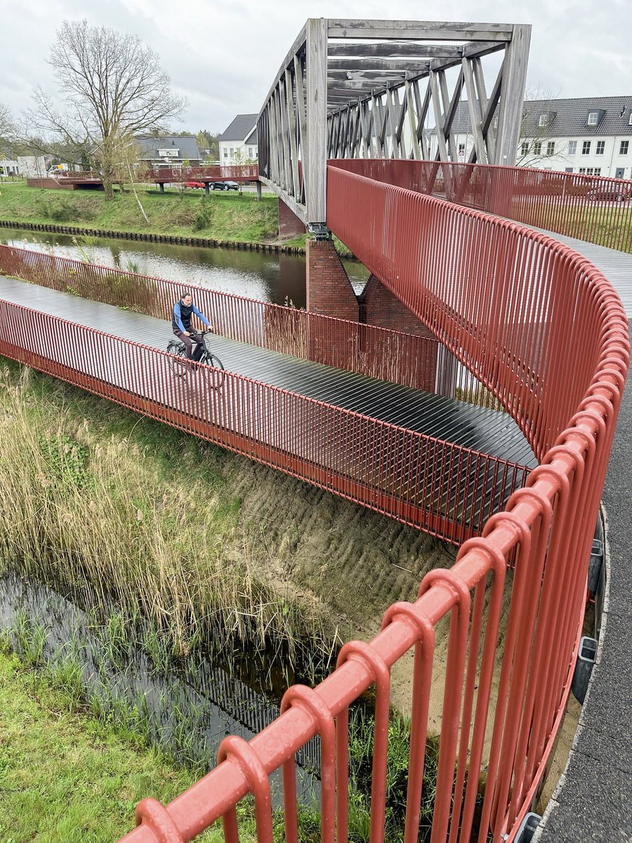 Reflecting the design principles of attractiveness, comfort and directness, the Dutch have turned the act of universal design into an art form. Case in point: the elegant Stönner-Meijwaard Bridge in Oirschot, whose low slopes and wide radii make it both accessible and beautiful.