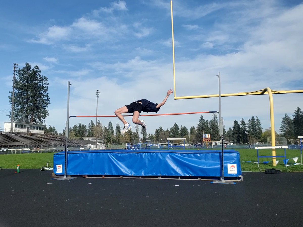 ETPSports's tweet photo. The Valley Christian School track and field team is enjoying their new high jump mesh top pad with vinyl skirt!

#trackandfield #highjump https://t.co/vM9Xt5IHys