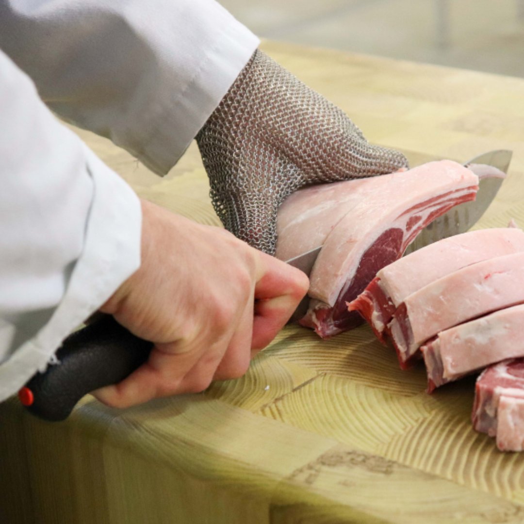 Are you currently working in the butchery industry and want to upskill? Or maybe you want to try learning new skills? Then check out this Introduction to Butchery Skills course! This course has very limited spaces so sign up NOW: eu1.hubs.ly/H08DkdK0 #ButcherySkills