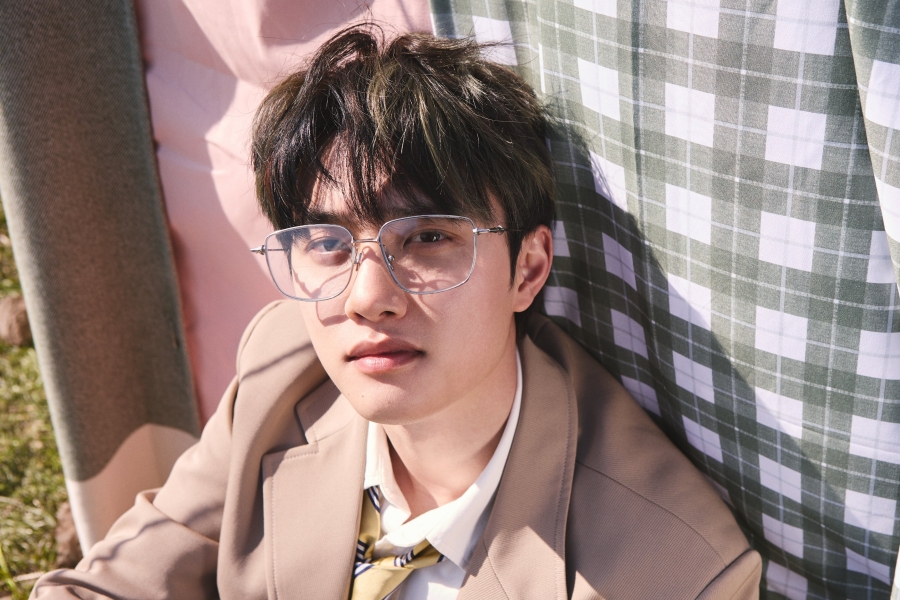 #EXO's #DohKyungSoo (#DO) Is All About Spring Vibes In New Teasers For 'Blossom' soompi.com/article/165362…