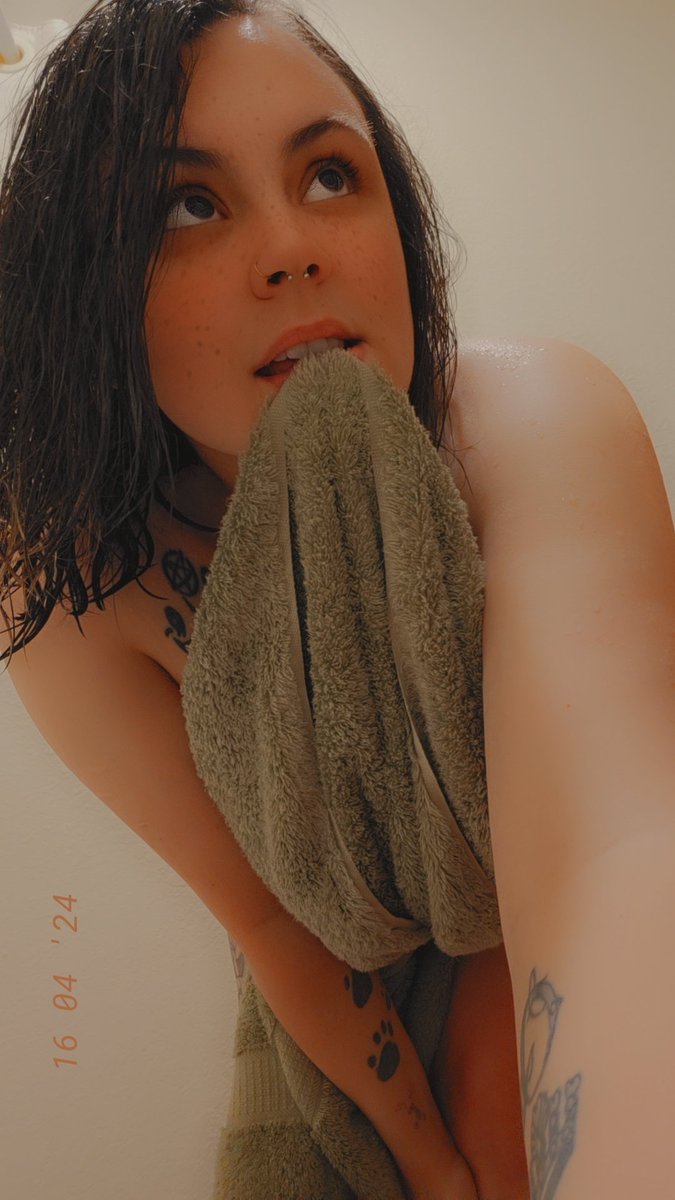 👻Come join my premium snap and see the towel drop plus more!!! 👻

🔗link in bio🔗