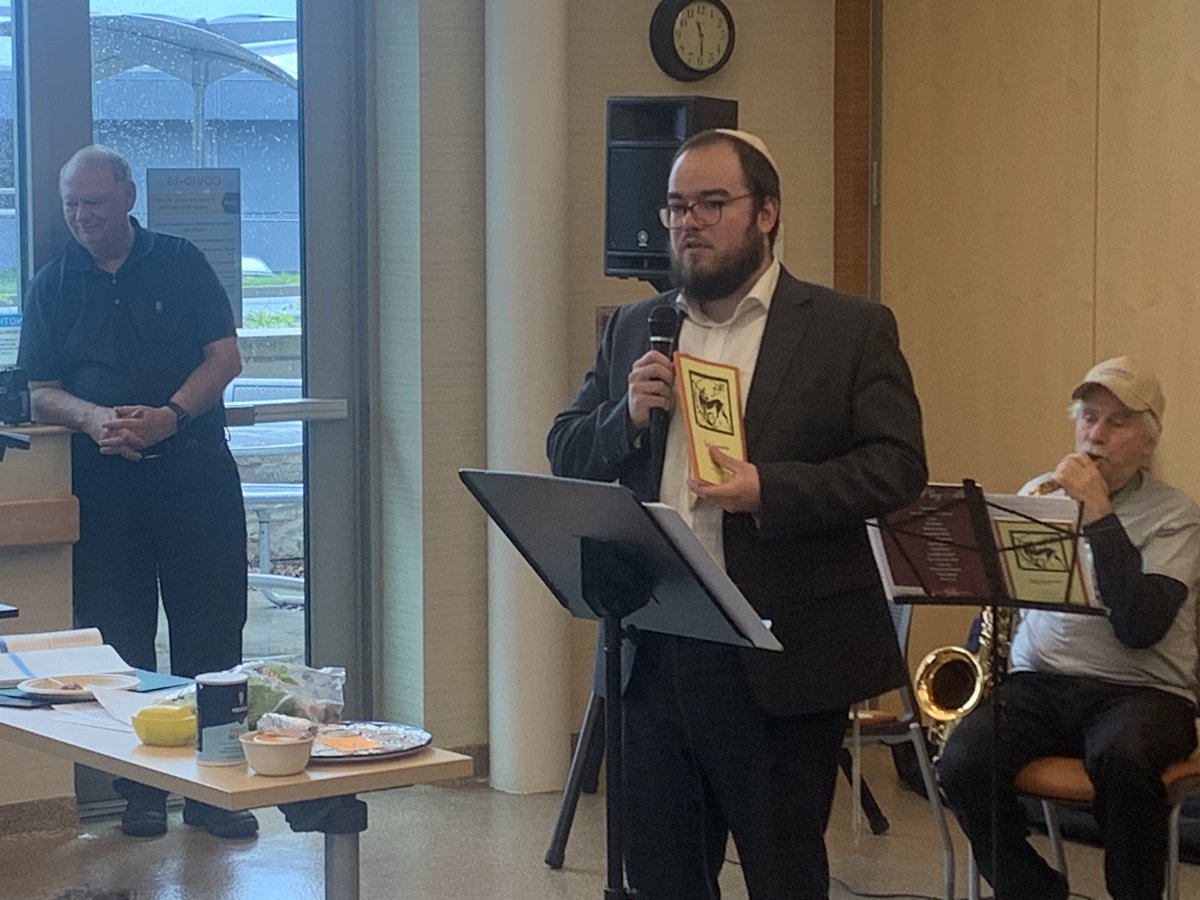 fredfromwmar's tweet photo. Chabad  of ellicott city hosted a  “model Seder”  at the  Elkridge 50 plus center to teach the seniors the history, significance , and meanings behind some of the customs when observance of the Seder . @fredfromwmar https://t.co/mDH92U9Hdc
