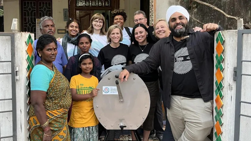 Exciting news! 🙌✨ @thewashorg and Whirlpool Foundation have joined forces to provide 10,000 manual washing machines across the globe within 5 years. This collaboration will impact 150,000 lives while halving water usage.