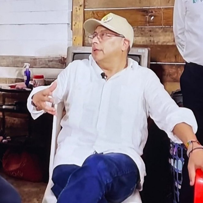 ExUsuarioDeX's tweet image. Chávez también decía que todo estaba mejor que nunca pero por dentro estaba podrido en cáncer. El Chávez de Zipaquirá está siguiendo sus pasos 🔥