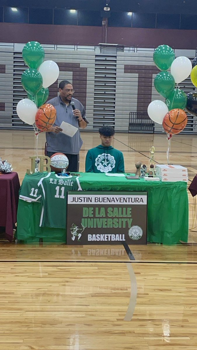 JB_Justin24's tweet photo. It’s official💚🏹 #allglorytogod @TakeAimLS 

Thank you to everyone supporting me!
@PlanoBasketball @Dallas_Showtyme @hardhoops @reggie3200 https://t.co/zK1jd2tRua