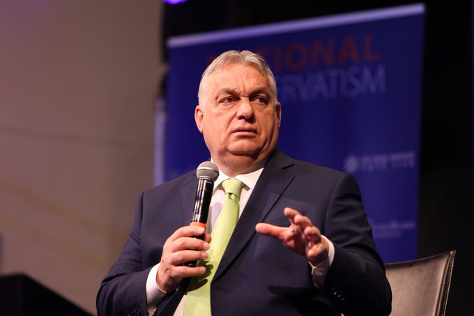 🇭🇺 Viktor Orbán : « Les dirigeants de l'UE ont promis : une meilleure agriculture, mais les agriculteurs souffrent dans toute l'Europe ; de gérer la crise migratoire, mais c'est pire que jamais ; les sanctions devaient arrêter la guerre, mais la guerre continue. Qu'ils partent. »