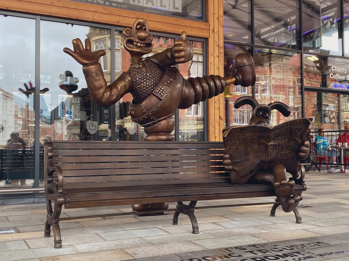 Forgot to add this to the #DailyPictureTheme of #Bench the Wallace and gromit bench by #preston market