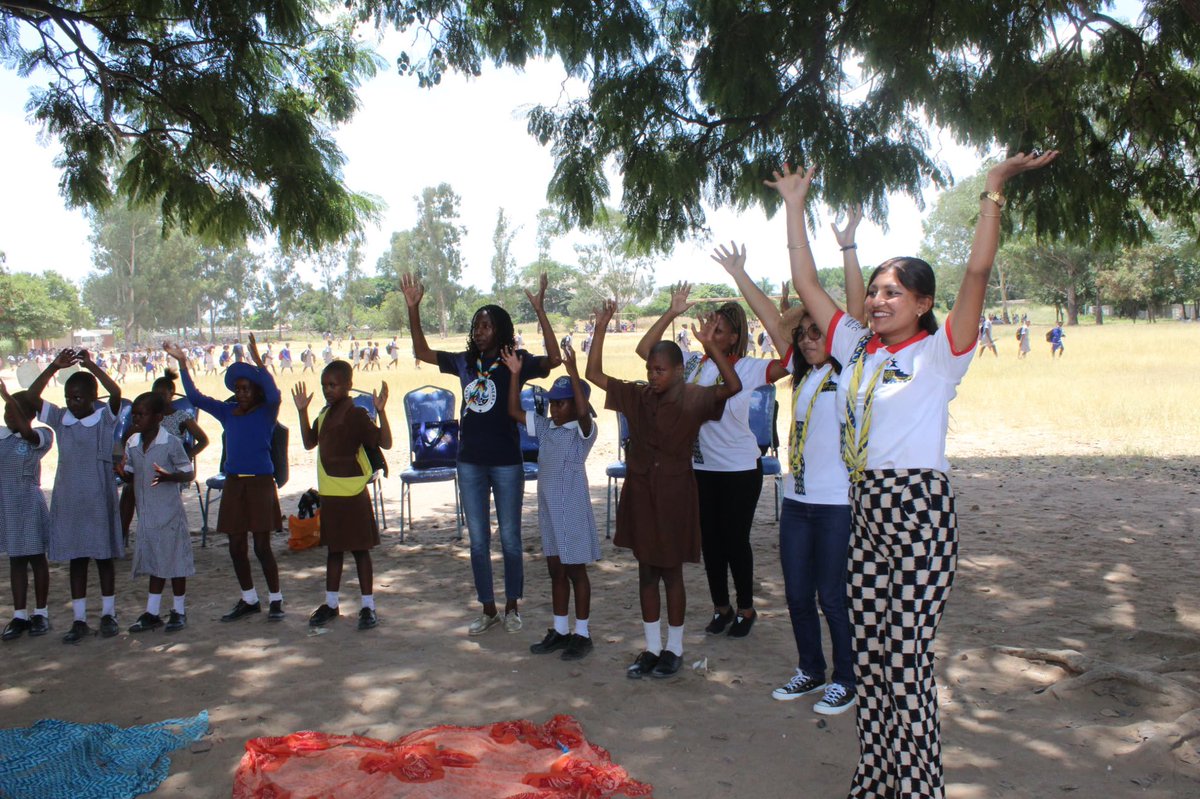 Inspiring change on 102 girl guides, brownies, sunbeams, at zengeza 7 School with our 'Welcome to My World' and Free Being Me programs. We also did, End to Drugs and Substance Abuse Campaign.#yessgirlsmovement @YessMovement @Norecno @wagggsworld @africa_region @WAGGGSAsiaPac