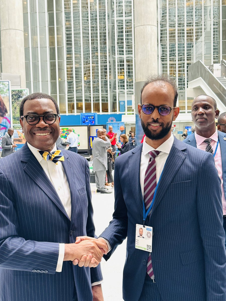 Just crossed paths with the #AfDB President, Mr. @akin_adesina, at the 'Power Up Africa' discussion held at the @WorldBank HQ in #WashingtonDC as part of the 2024 WB/IMF Spring Meetings!