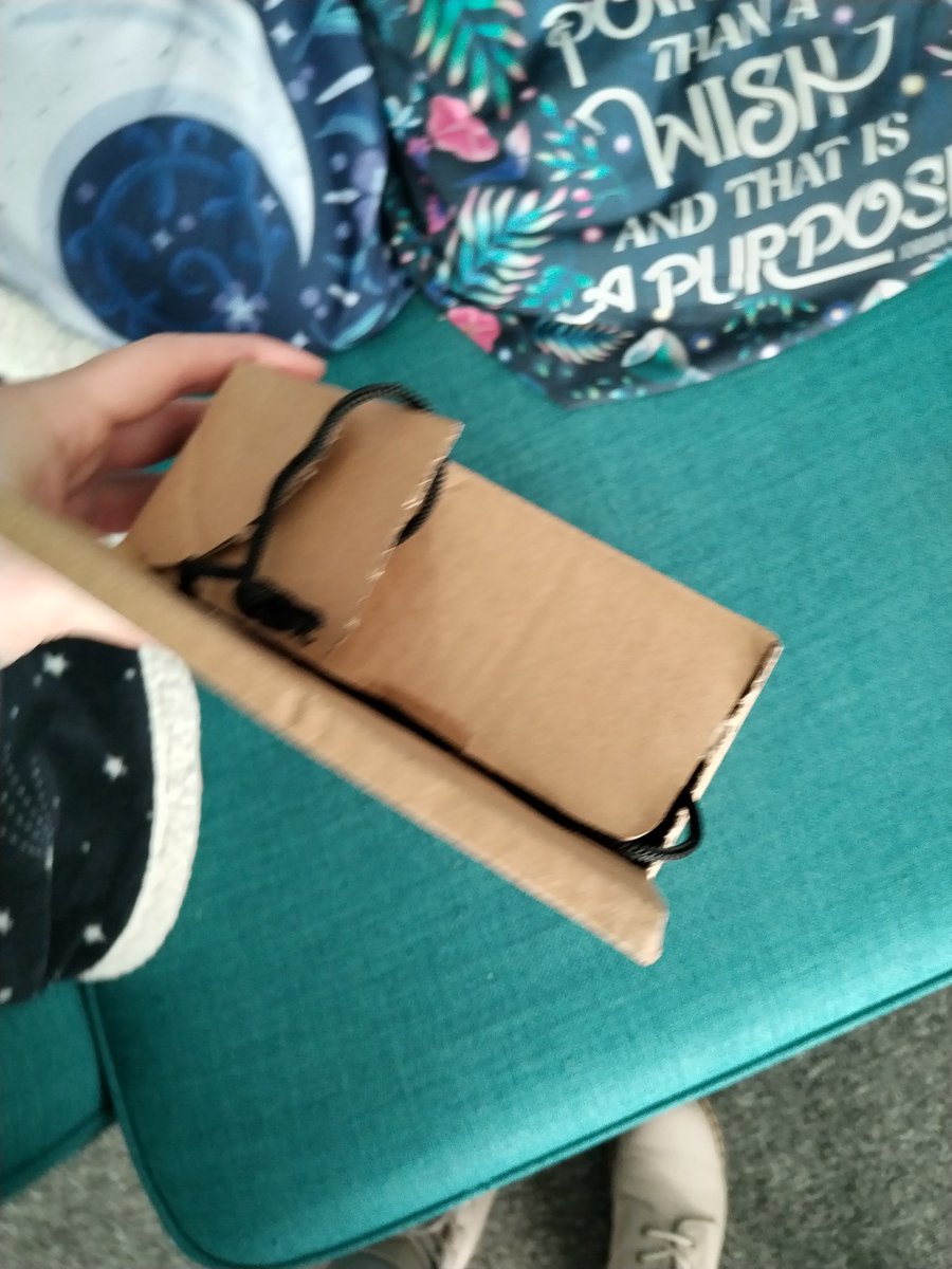 _880326's tweet photo. When evri delivers your @FairyLoot parcel but there's no photo proof and it's already been opened and taken out cause you can see where someone tried to forcibly take it out as they did it the wrong way and then didn't even bother to hide it. When is this going to end? https://t.co/przWSc5gzX