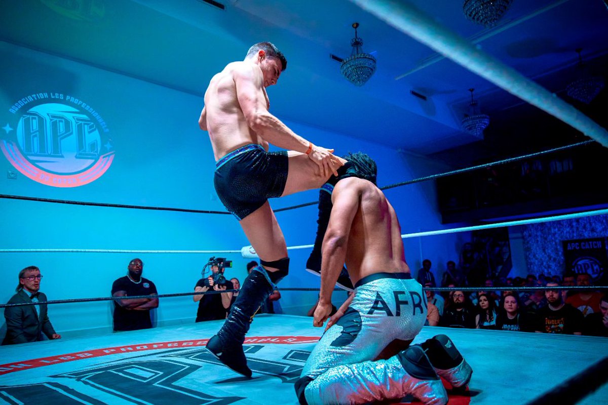 Embrouille, bagarre et sortilèges 🔮

Vs @SalemAfro
@APCcatch

📸 @_alexrebstock

#prowrestling #prowrestler #jevois #bienvu #apccatch #shape #nateprince #lagrosseboule #vision #fianso #cestquoicetteattitude