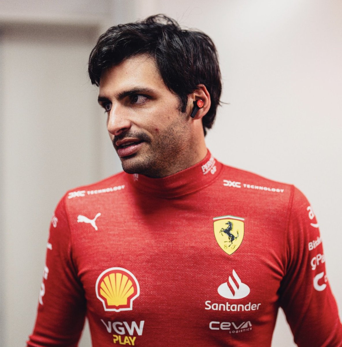 Turn up the volume & feel the sound of the #ChineseGP this weekend with @Carlossainz55 

#BangOlufsenForFerrari #SpeedSoundSenses