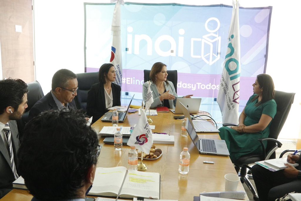 Me reúno con las  Comisionada Karla Fuentes de <a href="/ICHITAIPOficial/">Ichitaip</a> y <a href="/AleLangaricaR1/">Alejandra</a> de <a href="/ItaiNayarit/">ITAI Nayarit</a>, así como direcciones que coordino en el INAI para tratar temas de la  <a href="/ComisiondeAEFYM/">Comisión AEFYM</a> para municipios de menos de 70 mil habitantes.

#Equipo <a href="/CONAIP_SNT/">Sistema Nacional de Transparencia</a> 🟪