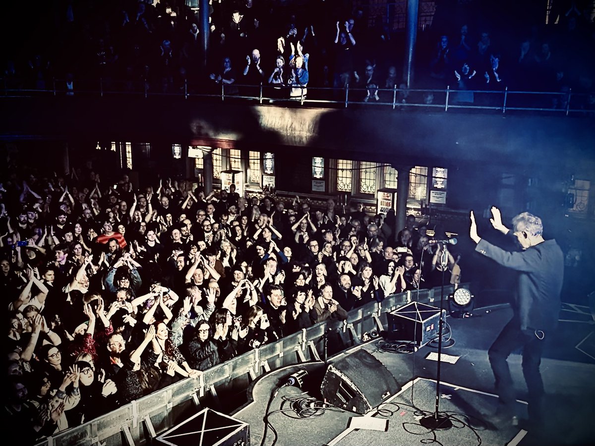 Tonight we’re playing Alcatraz in Milan, Italy. Tix: ticketone.it/artist/the-jes… #thejesusandmarychain #ontour 📸 @melbutlerphoto