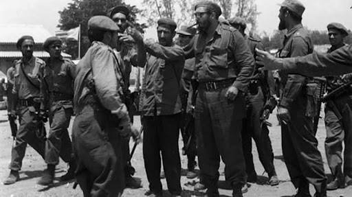 *Momento de Historia*🇨🇺 _17 de abril de 1961_ Comienzo de la invasión por Playa Girón. el gobierno de Estados Unidos, invadieron Cuba en abril de 1961, para intentar crear una cabeza de playa. Fue completamente aplastada por las milicias y la FAR. #AduanadeCuba #FidelPorSiempe