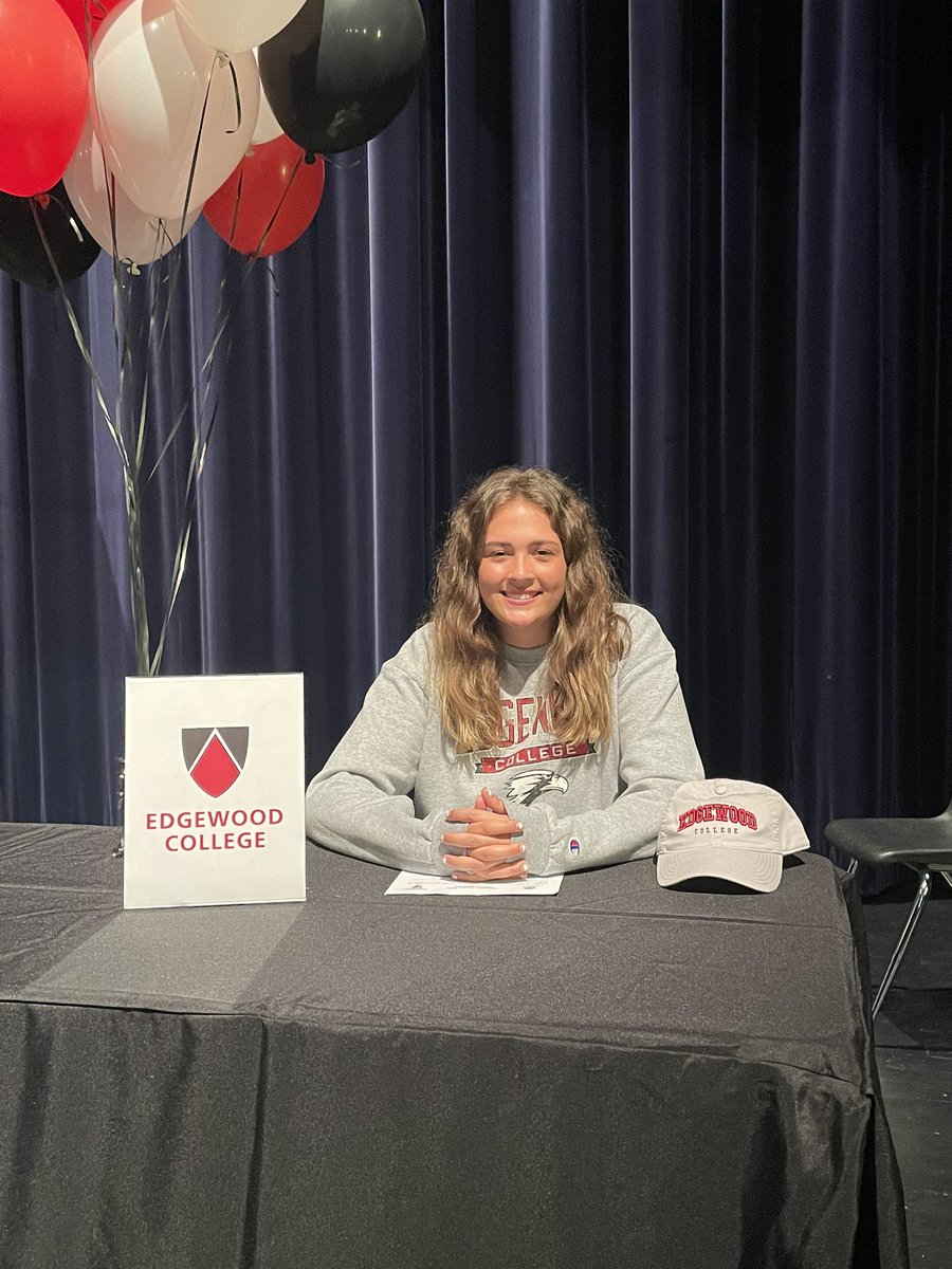 kendallkafar's tweet photo. It’s official!   ✍️ 🖤❤️
Thanks to all who have supported my journey - can’t wait to hit the course with @ECWomensGolf ! 

#EagleUp 🦅⬆️ https://t.co/p1xCcA6GR7