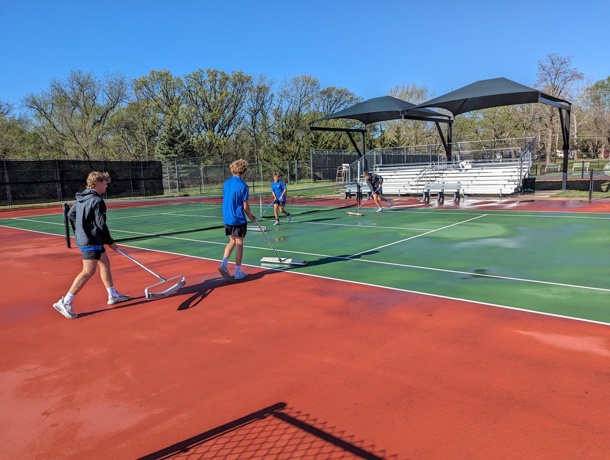 Yesterday started with squeegeeing courts in Topeka and ended pretty well for the Falcons!! We finished 4th as a team, just one point out of 3rd place. 

Nolan Fosha went 4-2 and placed 4th. Derek Traudt/Cooper Hodapp went 4-2 and took 6th.

#GoFalcons @ADAthleticsOS