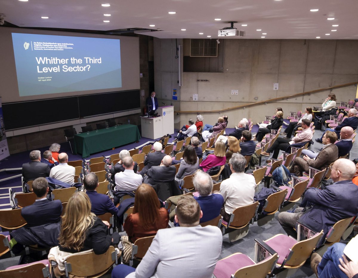Delighted to welcome Colm O’Reardon, Sec Gen @DeptofFHed and Trinity alum, for our Grattan Lecture, “Whither the third level sector?” Colleagues from across the sector joined us for an interesting discussion about the challenges & opportunities we face. tcd.ie/news_events/to…