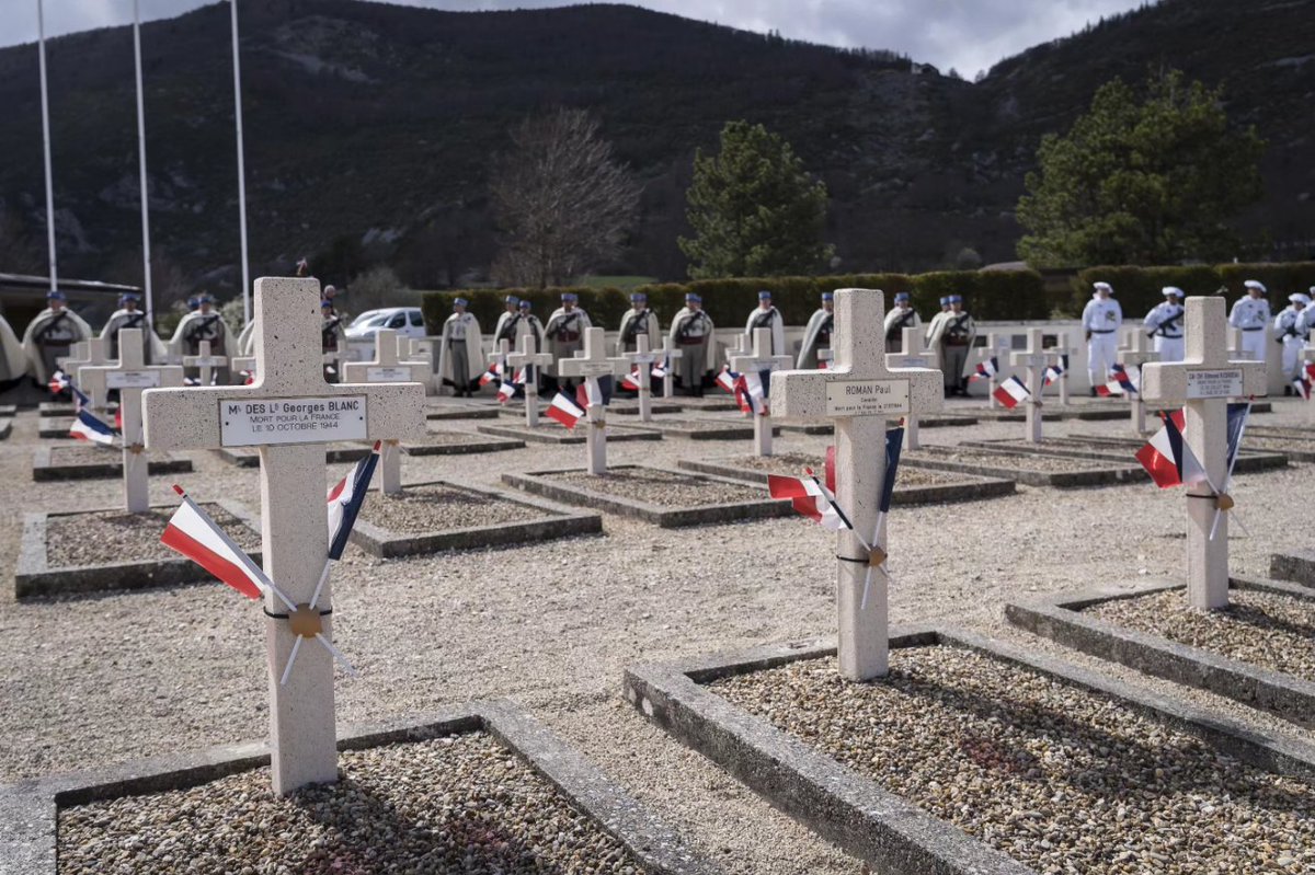 Le 7e BCA était présent à Vassieux en Vercors à l'occasion de la cérémonie du 80e anniversaire des combats du Vercors, en présence d'@EmmanuelMacron. #80ans #Liberation #troupesdemontagne