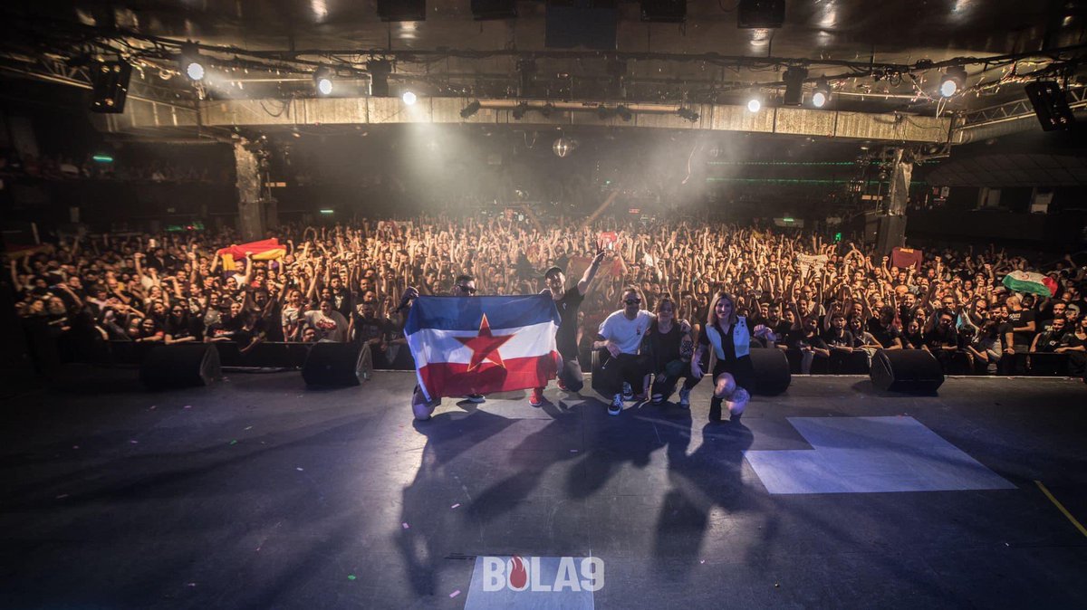 Nega_Maiz's tweet photo. Hace justo un año reventábamos la Riviera dos días seguidos. Así terminaba la gira en salas de #YesFuture.
Para diciembre ya se ha agotado una, entradas para la segunda fecha:
https://t.co/4fXjxvC7gS https://t.co/l3KgQ4lfYI