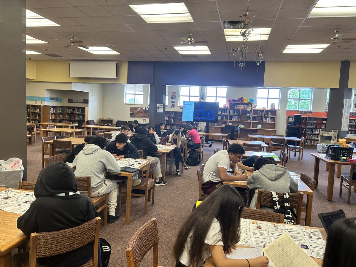 Lamar Lions gearing up for the Social Studies STAAR test! 📚 Reviewing key terms and perfecting their writing skills. Let's conquer this together! 💪 #STAAR #SocialStudies #PreparationIsKey @IrvingISD @Lamar_MS @iInstructIrving
