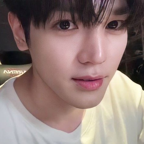 전역 후 무의식적으로 튀어나오는
>보고싶었습니다<
혹은
>보고싶었습니까?<
이거 진짜 ㅁㅊ듯요