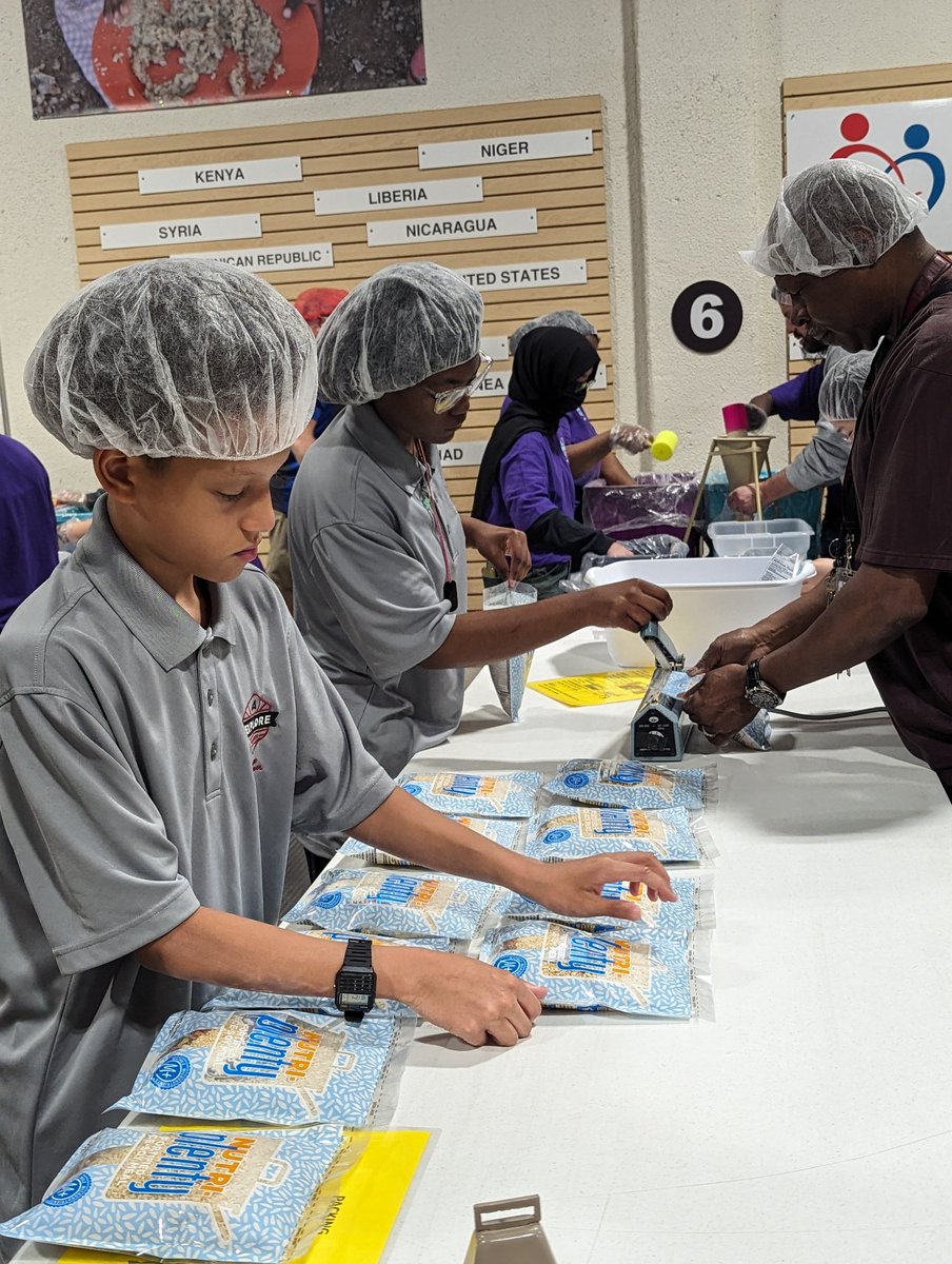 ExploreHMS's tweet photo. Highland's Explore Ambassadors helped pack 13,000 nutrient rich meals at Love the Hungry today for our Day of Service! Check out this amazing organization! @lovethehungry #ExploreAmbassadorsDOS2024 @HighlandPROUD @ExploreJCPS @JCPSExploreEA https://t.co/ErHv39OjAV