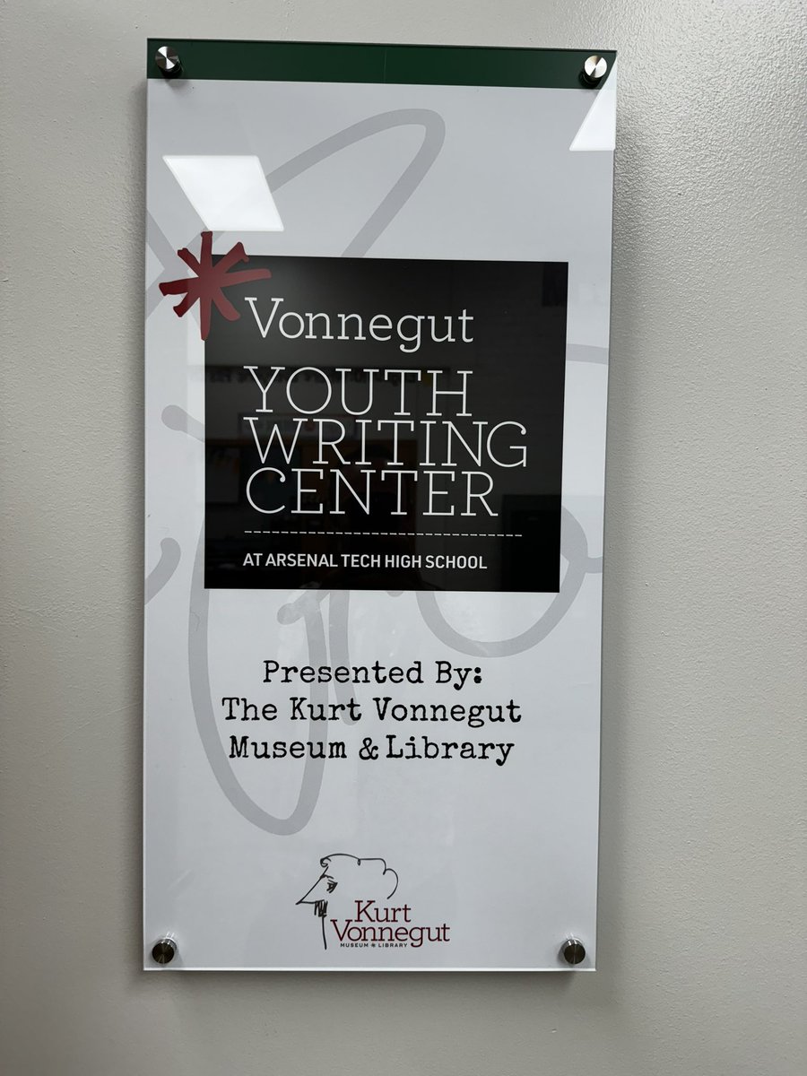 Excited to share our @IPSSchools @VonnegutLibrary Writing Centers have been such a success - WE’RE INTERVIEWING FOR A 2nd POSITION @arsenal_tech! 🥳 📝✍🏼#PostsecondaryReadiness #TeamIPS #WatchUsWork #WritingCenters