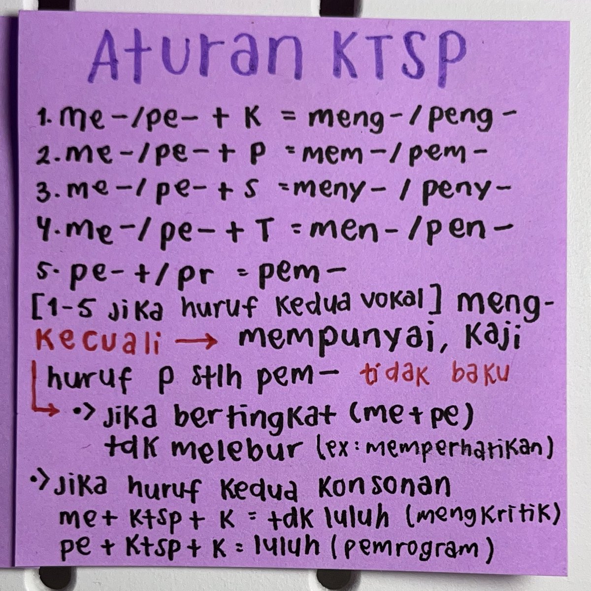 shinyujaksel's tweet image. 📝 | PPU/PBM
Catetan singkat aturan KTSP :
1. me/pe+KTSP+vokal = melebur
2. me+pe+KTSP+vokal = tidak melebur
3. me+KTSP+konsonan = tidak melebur
4. pe+KTSP+konsonan = melebur
5. pengecualian = mempunyai, mengkaji

sumber : alternatifa