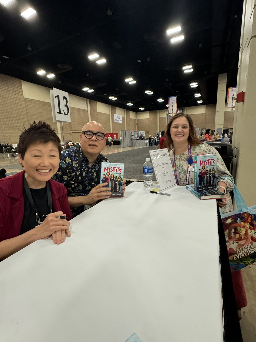 It was so nice meeting you &amp; talking about walks and phone cases 😁 @LisaYee1 <a href="/dsantat/">Dan Santat</a>