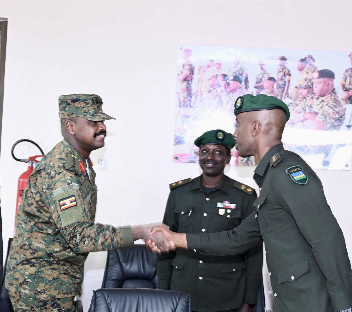 The CDF Gen @mkainerugaba has this afternoon held a meeting with a delegation from the Rwanda Defence Forces led by Major Gen Vicent Nyakarundi, the RDF Army Chief of Staff. The meeting took place at the Army headquarters in Mbuya Details in @KampalaPost
