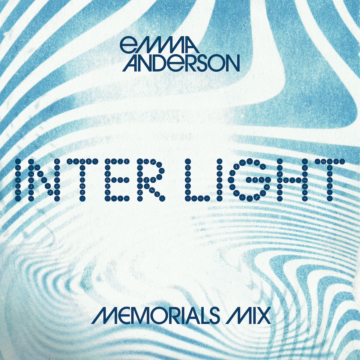 ICYMI there’s a new rearrangement of @evjanderson’s ‘Inter Light’ by @memorials_music out now on all digital platforms. Listen, watch, buy etc here: linktr.ee/emmaandersonmu… 📸 by Jeff Pitcher and artwork by Stuart Jones 😍